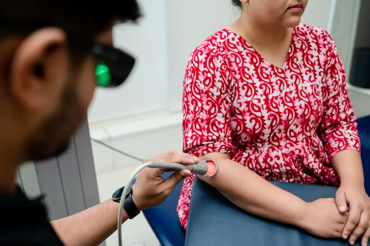 High-intensity laser therapy targeting sciatic nerve pain at DakshinRehab Moosapet.