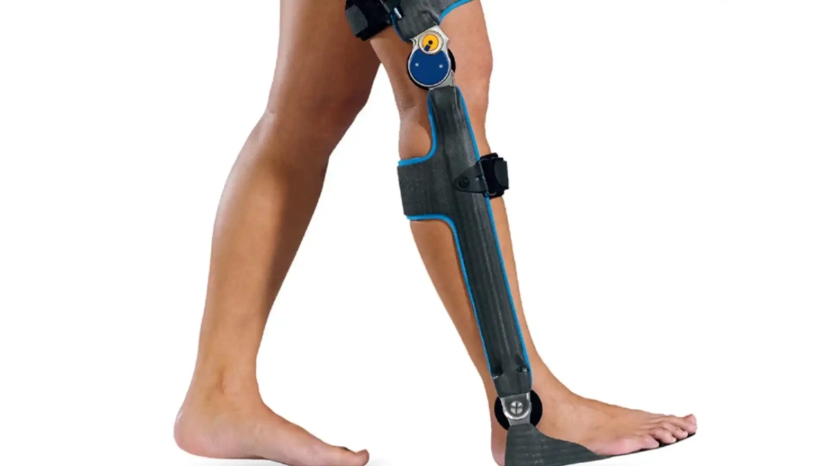 Dynamic ankle-foot orthosis supporting the lower limb for post-stroke gait rehabilitation