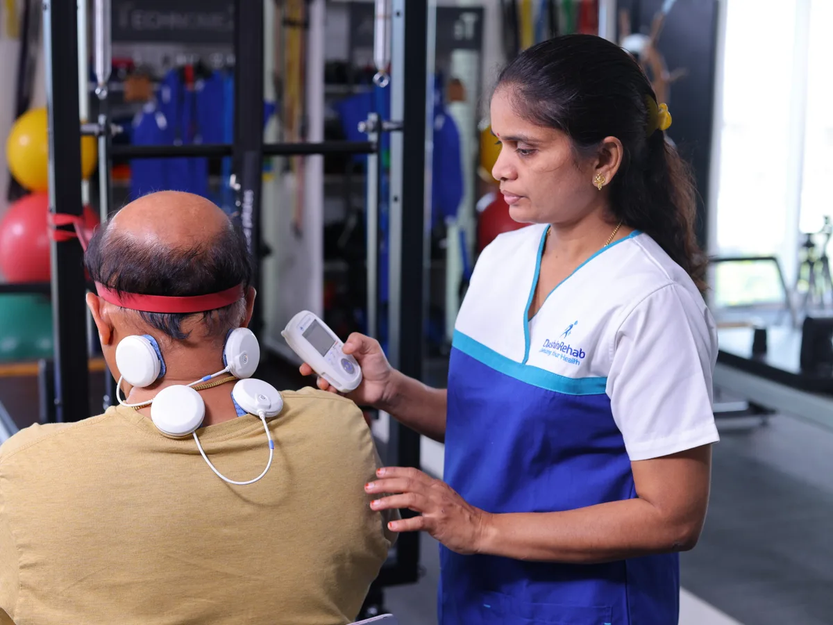 Tech-neck treatment with Levitas Neurac suspension therapy