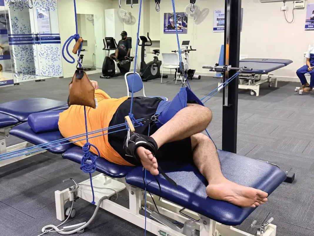 Redcord Neurac therapy for knee and hip stability at DakshinRehab