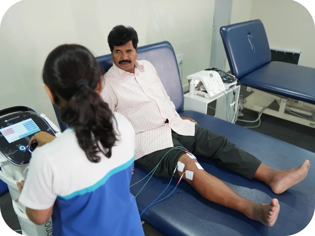 Knee biomechanical assessment by a senior physiotherapist at DakshinRehab Moosapet, Kukatpally, Hyderabad