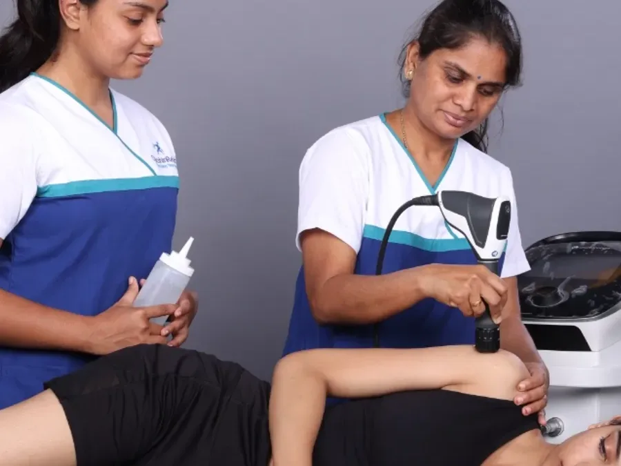 Localized cryotherapy device delivering cold air stream to shoulder